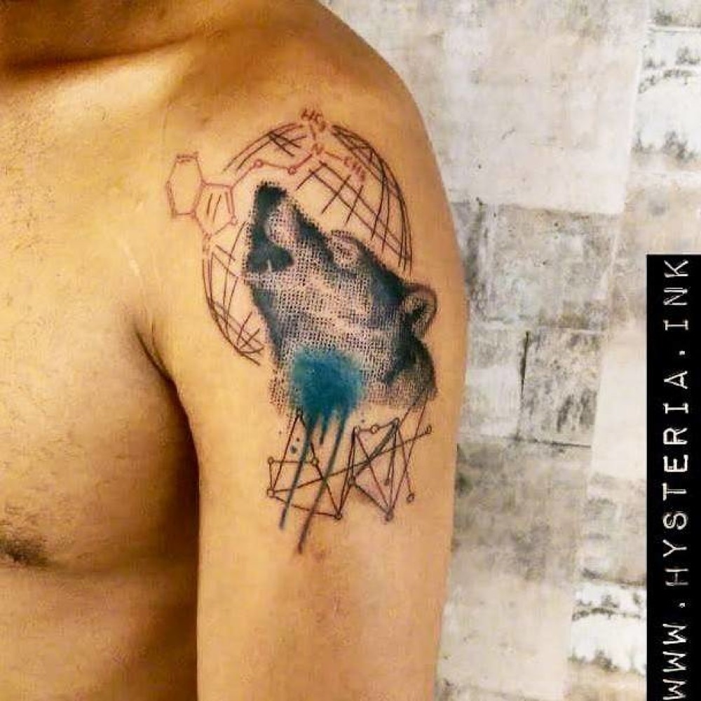 graphic wolf tattoo